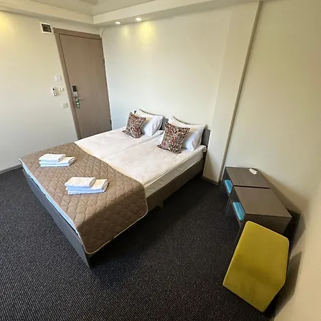 Medea Hotel *