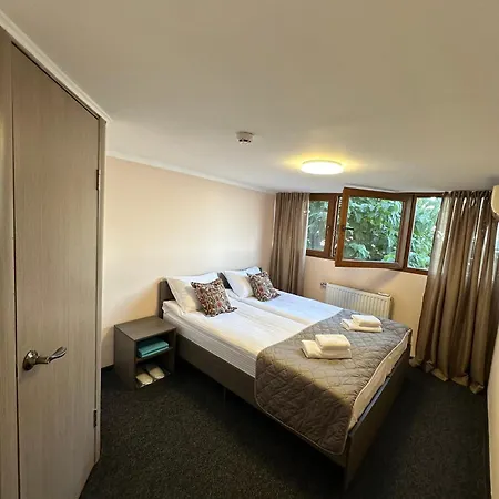 Medea Hotel *